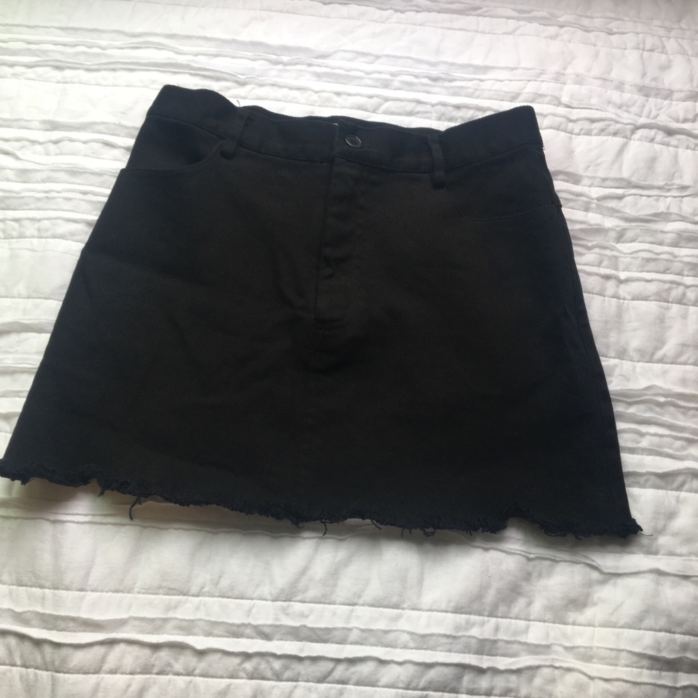 BRANDY MELVILLE black denim mini skirt !!